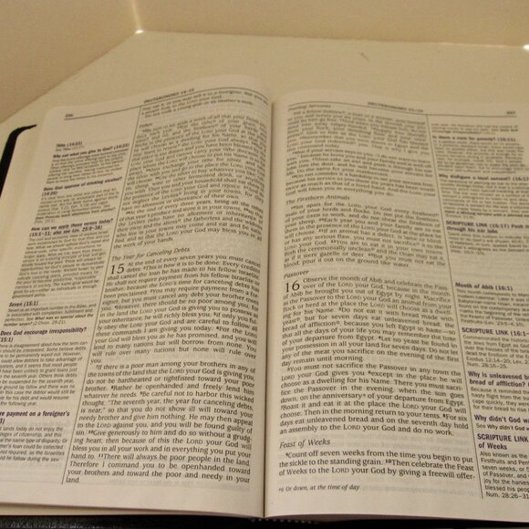 Vintage Quest Study Bible NIV 1970s 80s Version Black Bonded Leather Binding OOP - Picture 6 of 9